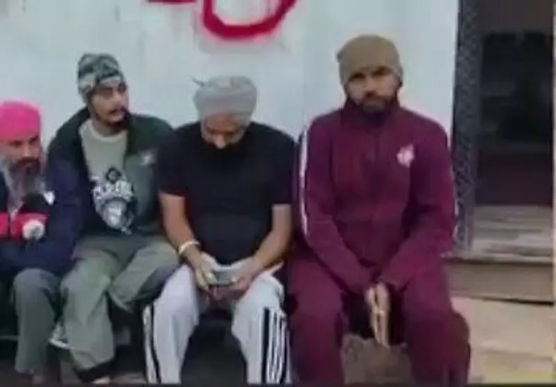 Punjab : ताजिकिस्तान में फंसे सात पंजाबी युवक सोमवार को सुरक्षित घर लौटेंगे सांसद साहनी Punjab : ताजिकिस्तान में फंसे सात पंजाबी युवक सोमवार को सुरक्षित घर लौटेंगे सांसद साहनी