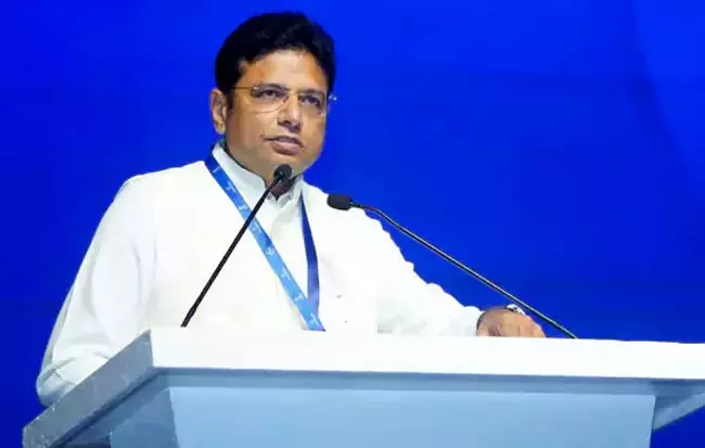 तेलंगाना को ग्लोबल लाइफ साइंसेज हब बनाना लक्ष्य है: Minister Sridhar Babu तेलंगाना को ग्लोबल लाइफ साइंसेज हब बनाना लक्ष्य है: Minister Sridhar Babu