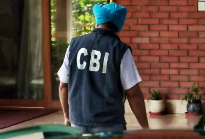 महिला निवेशक को धोखा देने का केस दर्ज, CBI जालसाजों और पुलिसकर्मियों के खिलाफ एक्शन में महिला निवेशक को धोखा देने का केस दर्ज, CBI जालसाजों और पुलिसकर्मियों के खिलाफ एक्शन में