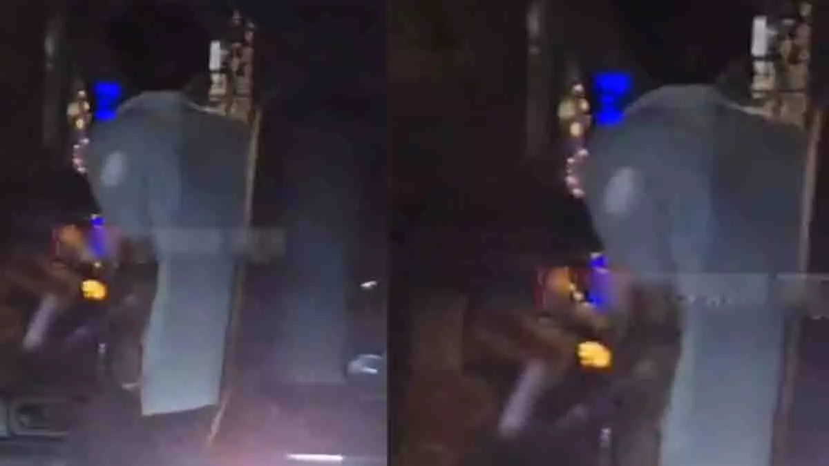 Gurugram: थार में सवार व्यक्ति ने चलती कार से सड़क पर पेशाब किया Gurugram: थार में सवार व्यक्ति ने चलती कार से सड़क पर पेशाब किया