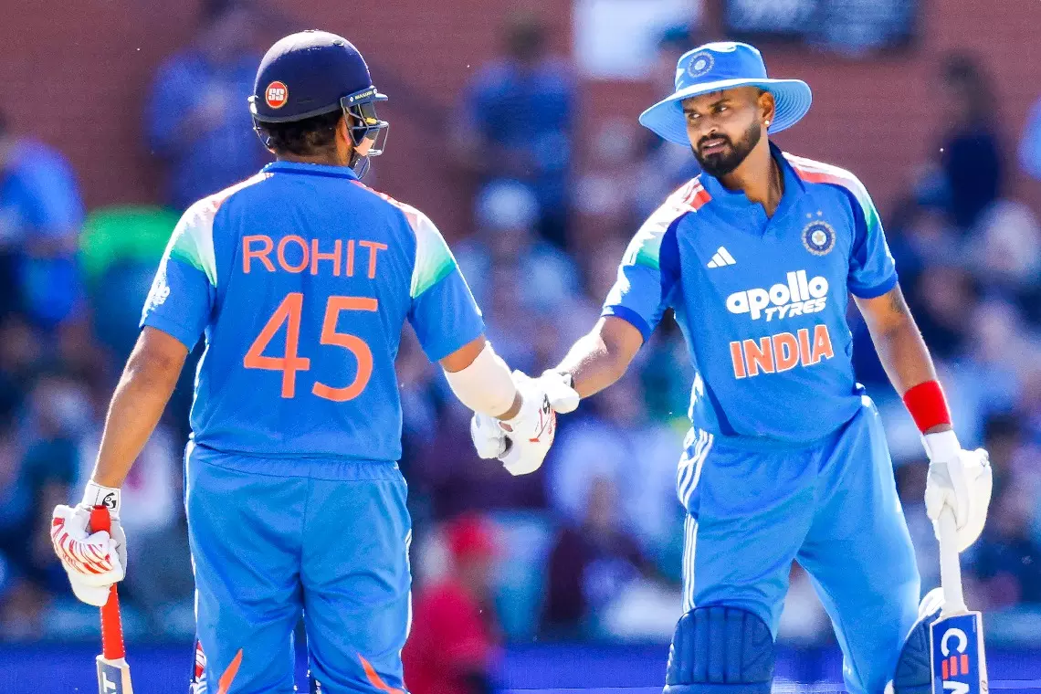 2nd ODI: रोहित और अय्यर के अर्धशतकों से भारत का स्कोर 264/9 2nd ODI: रोहित और अय्यर के अर्धशतकों से भारत का स्कोर 264/9