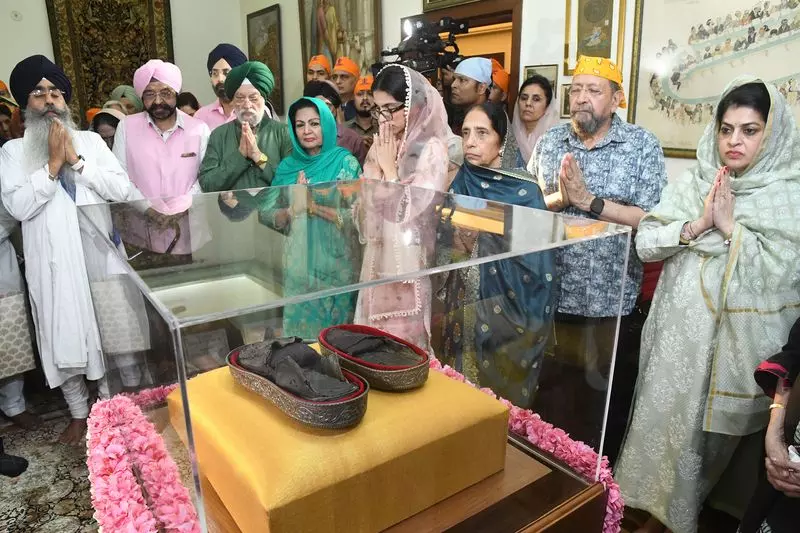 Punjab : पुरी ने जोरे साहिब को दिल्ली के गुरुद्वारा मोती बाग को सौंप दिया Punjab : पुरी ने जोरे साहिब को दिल्ली के गुरुद्वारा मोती बाग को सौंप दिया