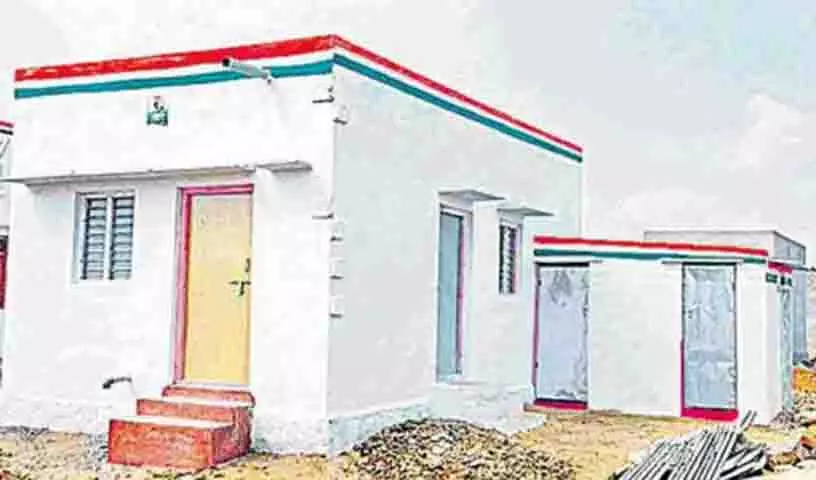 Asifabad में वन अधिकारियों द्वारा इंदिराम्मा आवास रोकने पर तनाव Asifabad में वन अधिकारियों द्वारा इंदिराम्मा आवास रोकने पर तनाव