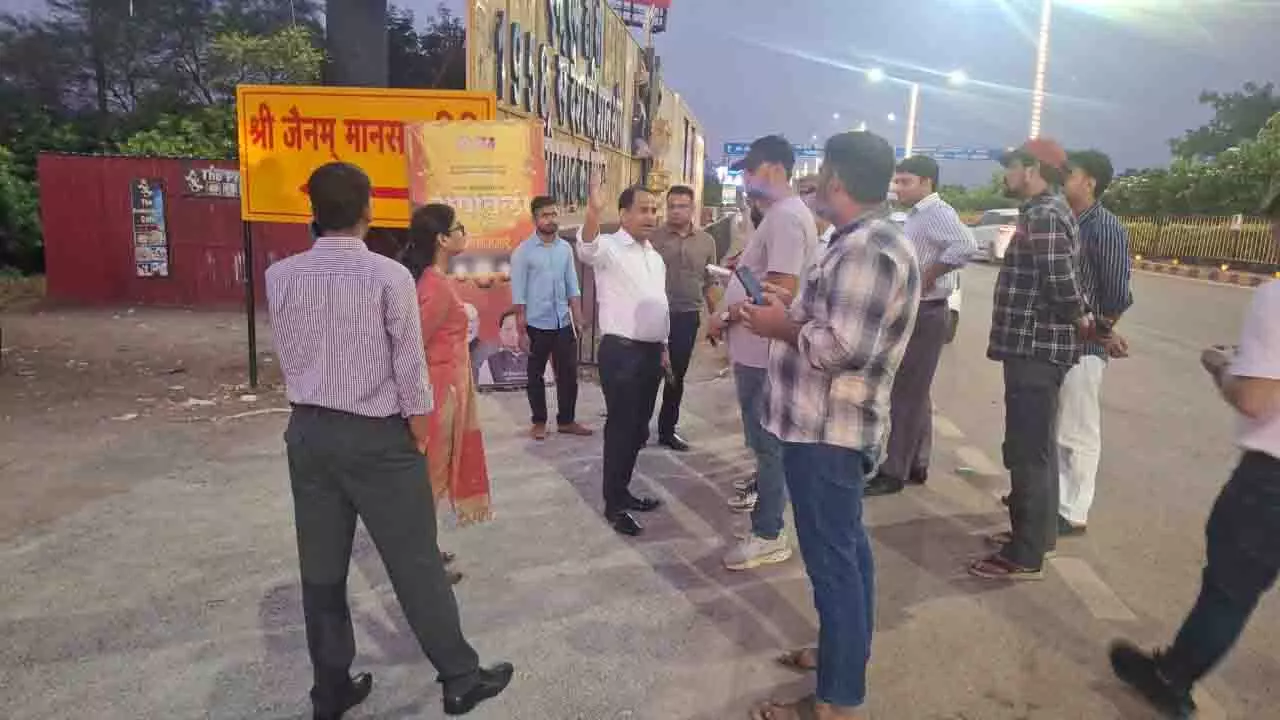 PM मोदी छत्तीसगढ़ दौरे पर आ रहे, तैयारियों का जायजा लेने कलेक्टर गौरव सिंह जैनम मानस भवन पहुंचे PM मोदी छत्तीसगढ़ दौरे पर आ रहे, तैयारियों का जायजा लेने कलेक्टर गौरव सिंह जैनम मानस भवन पहुंचे