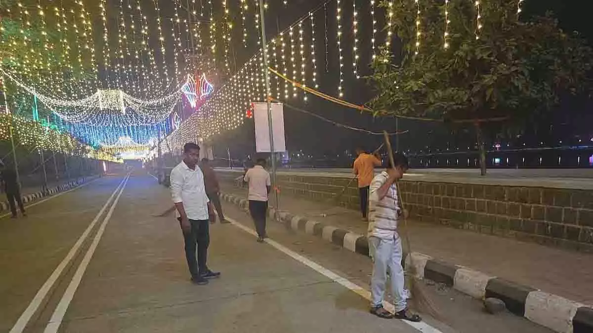 Panvel नगर निगम ने दिवाली के दौरान रात्रिकालीन सफाई अभियान शुरू किया Panvel नगर निगम ने दिवाली के दौरान रात्रिकालीन सफाई अभियान शुरू किया