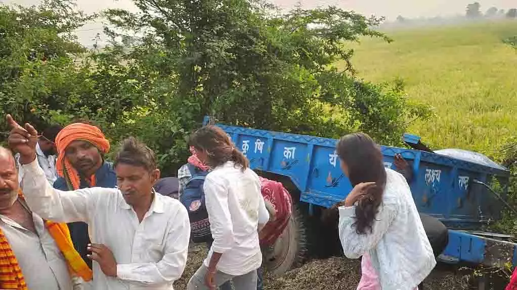 Datia में तीन सड़क दुर्घटनाओं में एक की मौत, 28 घायल Datia में तीन सड़क दुर्घटनाओं में एक की मौत, 28 घायल