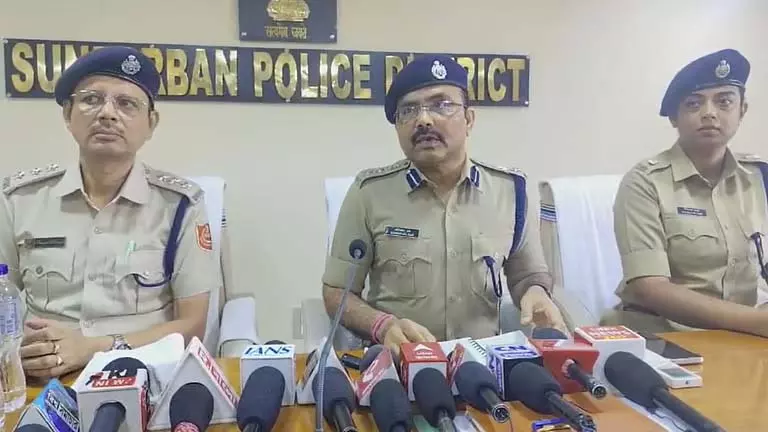 Kakdwip में काली प्रतिमा तोड़े जाने के मामले में एक व्यक्ति गिरफ्तार, एसपी ने दी दया न करने की चेतावनी Kakdwip में काली प्रतिमा तोड़े जाने के मामले में एक व्यक्ति गिरफ्तार, एसपी ने दी दया न करने की चेतावनी