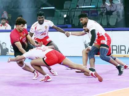 PKL 12: बेंगलुरु बुल्स ने गुजरात जायंट्स को 54-26 से हराया PKL 12: बेंगलुरु बुल्स ने गुजरात जायंट्स को 54-26 से हराया