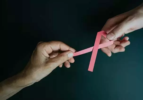क्या लॉन्जरी पहनने से होता है Breast Cancer ? जानिए सच और डॉक्टरों की सलाह क्या लॉन्जरी पहनने से होता है Breast Cancer ? जानिए सच और डॉक्टरों की सलाह
