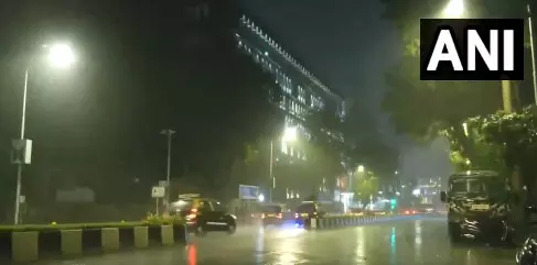 Mumbai के कुछ हिस्सों में भारी बारिश, CSMT से दिखे दृश्य Mumbai के कुछ हिस्सों में भारी बारिश, CSMT से दिखे दृश्य