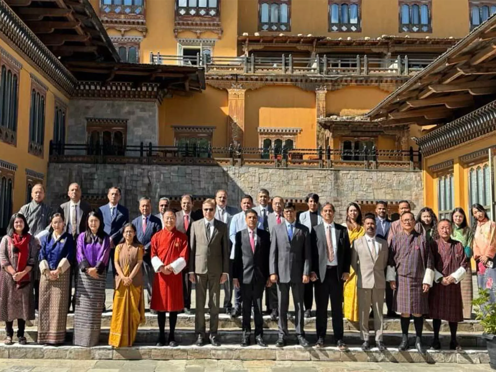 भारत-भूटान सीमा सुरक्षा वार्ता में मोबाइल सिग्नल स्पिलओवर, ICP सहित 7 प्रमुख मुद्दों पर चर्चा हुई भारत-भूटान सीमा सुरक्षा वार्ता में मोबाइल सिग्नल स्पिलओवर, ICP सहित 7 प्रमुख मुद्दों पर चर्चा हुई