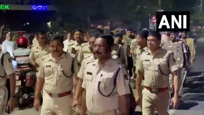 पुलिस ने Kali Puja विसर्जन से पहले फ्लैग मार्च किया, सुरक्षा और ट्रैफिक व्यवस्थाओं को लेकर जागरूक पुलिस ने Kali Puja विसर्जन से पहले फ्लैग मार्च किया, सुरक्षा और ट्रैफिक व्यवस्थाओं को लेकर जागरूक