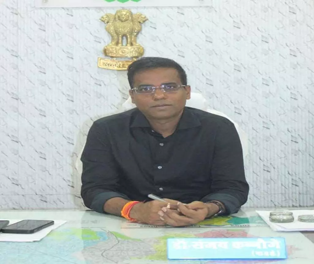 कलेक्टर डॉ संजय कन्नौजे ने अधिकारियों के मध्य किया कार्य विभाजन कलेक्टर डॉ संजय कन्नौजे ने अधिकारियों के मध्य किया कार्य विभाजन