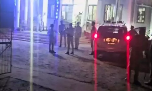 Panna: आरोपी को पकड़ने गई पुलिस टीम पर हमला Panna: आरोपी को पकड़ने गई पुलिस टीम पर हमला