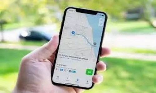 Apple Maps: आपकी लोकेशन ट्रैक कर रहा है, जिससे आपकी प्राइवेसी को खतरा है, इस सेटिंग को तुरंत करें बंद Apple Maps: आपकी लोकेशन ट्रैक कर रहा है, जिससे आपकी प्राइवेसी को खतरा है, इस सेटिंग को तुरंत करें बंद