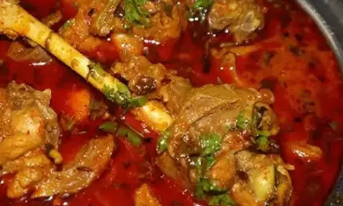 स्कूल में दारू और मुर्गा पार्टी, हेडमास्टर समेत दो सस्पेंड स्कूल में दारू और मुर्गा पार्टी, हेडमास्टर समेत दो सस्पेंड