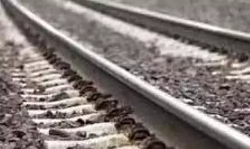 Begusarai: काली मेला देखकर लौट रहे चार लोगों की ट्रेन की चपेट में आने से मौत Begusarai: काली मेला देखकर लौट रहे चार लोगों की ट्रेन की चपेट में आने से मौत