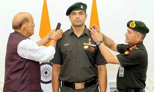 Delhi : जेवलिन थ्रो स्टार नीरज चोपड़ा भारतीय सेना में लेफ्टिनेंट कर्नल नियुक्त Delhi : जेवलिन थ्रो स्टार नीरज चोपड़ा भारतीय सेना में लेफ्टिनेंट कर्नल नियुक्त