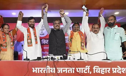 धोखाधड़ी के मामले में दोषी पाए गए पूर्व राजद विधायक अनिल सहनी BJP में शामिल हो गए धोखाधड़ी के मामले में दोषी पाए गए पूर्व राजद विधायक अनिल सहनी BJP में शामिल हो गए