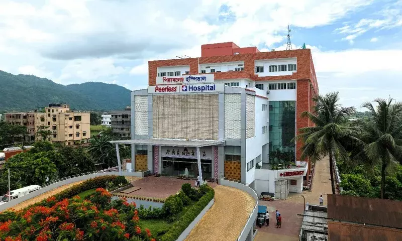 Assam: 69 वर्षीय महिला की जान बचाने में पीयरलेस अस्पताल की बड़ी सफलता Assam: 69 वर्षीय महिला की जान बचाने में पीयरलेस अस्पताल की बड़ी सफलता