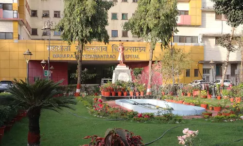 Indore : एमवायएच के एक गेट को छोड़कर बाकी सभी बंद, मरीज़ परेशान