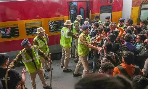छठ पूजा के लिए बिहार के स्टेशनों पर भीड़ को संभालने के लिए पुख्ता इंतजाम: Railways छठ पूजा के लिए बिहार के स्टेशनों पर भीड़ को संभालने के लिए पुख्ता इंतजाम: Railways