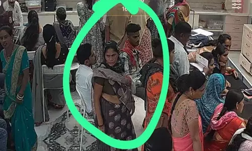 महिला ने तीन लाख की सोने की हार चुराई, आरंग पुलिस ने किया जल्द गिरफ्तार करने का दावा महिला ने तीन लाख की सोने की हार चुराई, आरंग पुलिस ने किया जल्द गिरफ्तार करने का दावा