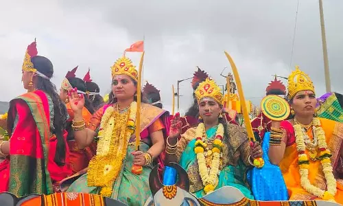 Kittur Festival : बारिश में भी उत्सव का जुलूस शुरू Kittur Festival : बारिश में भी उत्सव का जुलूस शुरू