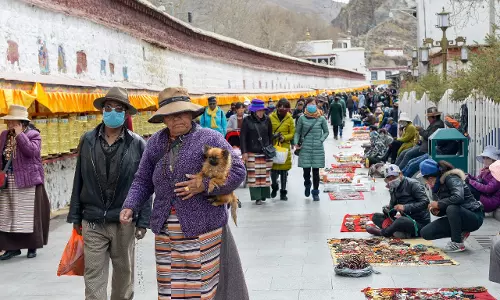 Chinese कम्युनिस्ट पार्टी ने तिब्बती बौद्ध धर्म पर संस्थागत निगरानी शुरू की Chinese कम्युनिस्ट पार्टी ने तिब्बती बौद्ध धर्म पर संस्थागत निगरानी शुरू की