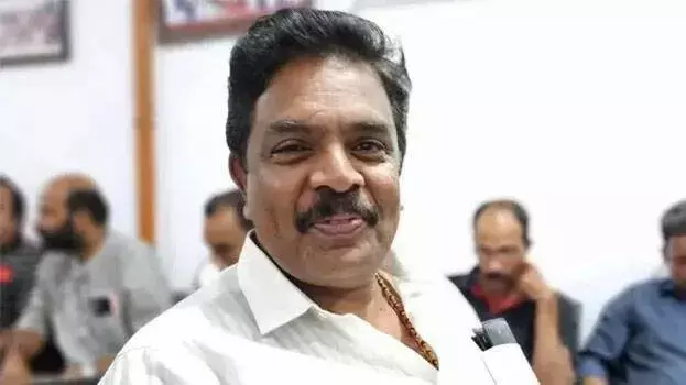 सोना चोरी मामले में सबरीमाला के पूर्व प्रशासनिक अधिकारी मुरारी बाबू गिरफ्तार सोना चोरी मामले में सबरीमाला के पूर्व प्रशासनिक अधिकारी मुरारी बाबू गिरफ्तार