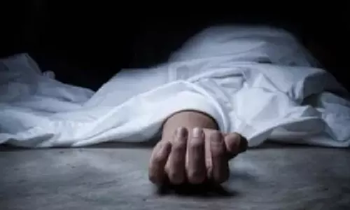 AP: नाबालिग से बलात्कार के प्रयास के आरोप में गिरफ्तार व्यक्ति ने की आत्महत्या AP: नाबालिग से बलात्कार के प्रयास के आरोप में गिरफ्तार व्यक्ति ने की आत्महत्या