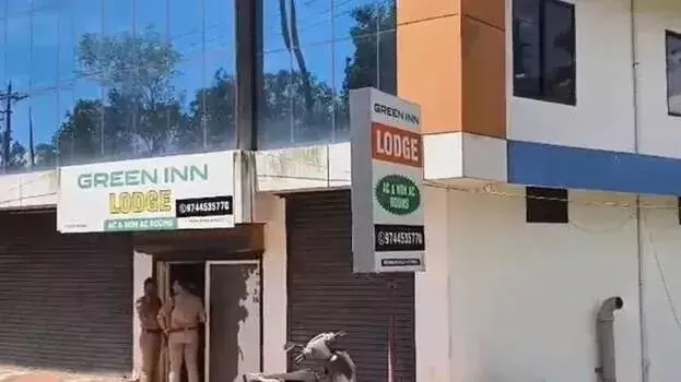 kerala: कोझिकोड की महिला लॉज में मृत मिली; युवक लापता kerala: कोझिकोड की महिला लॉज में मृत मिली; युवक लापता