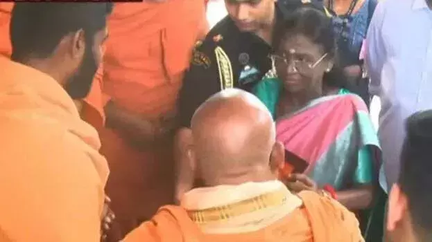 kerala: राष्ट्रपति द्रौपदी मुर्मू ने शिवगिरि में शताब्दी समारोह का उद्घाटन किया kerala: राष्ट्रपति द्रौपदी मुर्मू ने शिवगिरि में शताब्दी समारोह का उद्घाटन किया