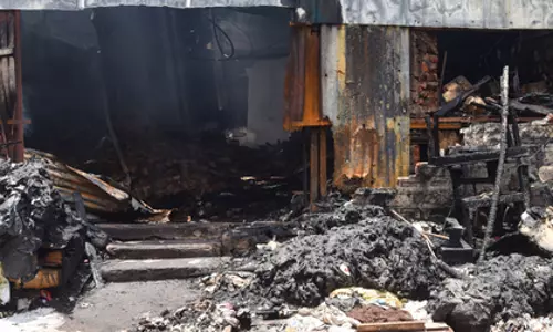 Kolkata के एमहर्स्ट स्ट्रीट स्थित प्रिंटिंग प्रेस में भीषण आग लग गई Kolkata के एमहर्स्ट स्ट्रीट स्थित प्रिंटिंग प्रेस में भीषण आग लग गई