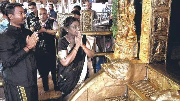 kerala: द्रौपदी मुर्मू ने सबरीमाला में प्रार्थना कर इतिहास रचा