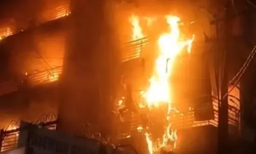 Ghaziabad: इंदिरापुरम में 5 मंजिला इमारत में भीषण आग लगी Ghaziabad: इंदिरापुरम में 5 मंजिला इमारत में भीषण आग लगी