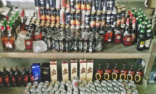 Kerala सरकार ने स्थानीय शराब उत्पादन को बढ़ावा देने की योजना बनाई Kerala सरकार ने स्थानीय शराब उत्पादन को बढ़ावा देने की योजना बनाई