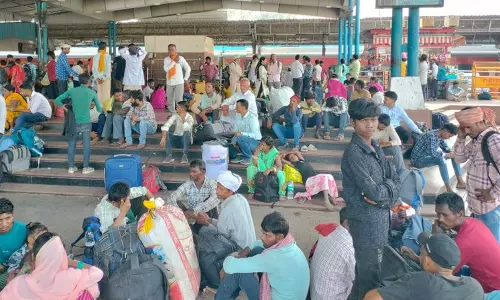 Haryana : छठ पूजा नजदीक आते ही अंबाला रेलवे स्टेशन पर भारी भीड़ Haryana : छठ पूजा नजदीक आते ही अंबाला रेलवे स्टेशन पर भारी भीड़