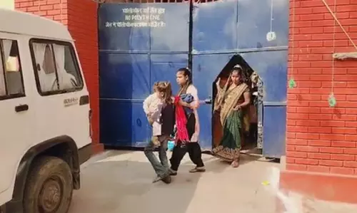 Uttar Pradesh की जेलों में भाई दूज का त्यौहार उत्साह के साथ मनाया गया Uttar Pradesh की जेलों में भाई दूज का त्यौहार उत्साह के साथ मनाया गया
