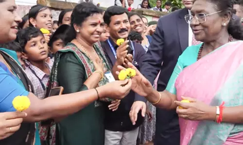 राष्ट्रपति मुर्मू के हृदयस्पर्शी कदम से Kerala के स्कूली बच्चे प्रसन्न हुए राष्ट्रपति मुर्मू के हृदयस्पर्शी कदम से Kerala के स्कूली बच्चे प्रसन्न हुए