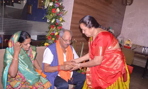 सांसद बृजमोहन अग्रवाल ने भाई दूज पर बहन से तिलक व आशीर्वाद लिया