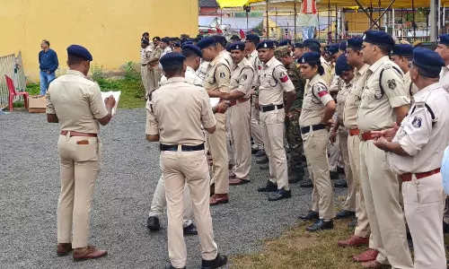 मातर मड़ई मेला में धमतरी एसपी ने पुलिस बल तैनात की मातर मड़ई मेला में धमतरी एसपी ने पुलिस बल तैनात की
