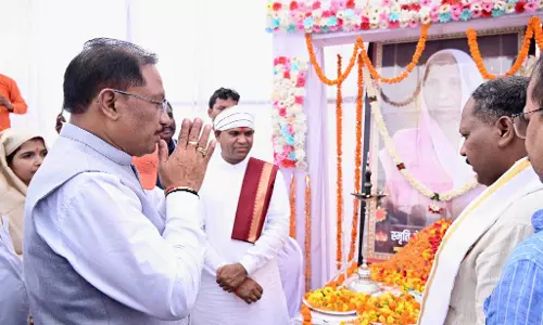 मुख्यमंत्री साय विधायक की माताजी की तेरहवीं एवं श्रद्धांजलि सभा में शामिल हुए