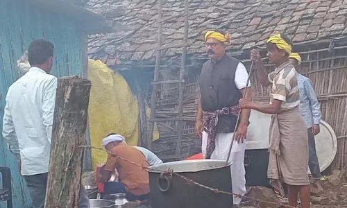 Congress अध्यक्ष ने सतपुड़ा की पहाड़ियों में आदिवासियों के साथ दिवाली मनाई Congress अध्यक्ष ने सतपुड़ा की पहाड़ियों में आदिवासियों के साथ दिवाली मनाई
