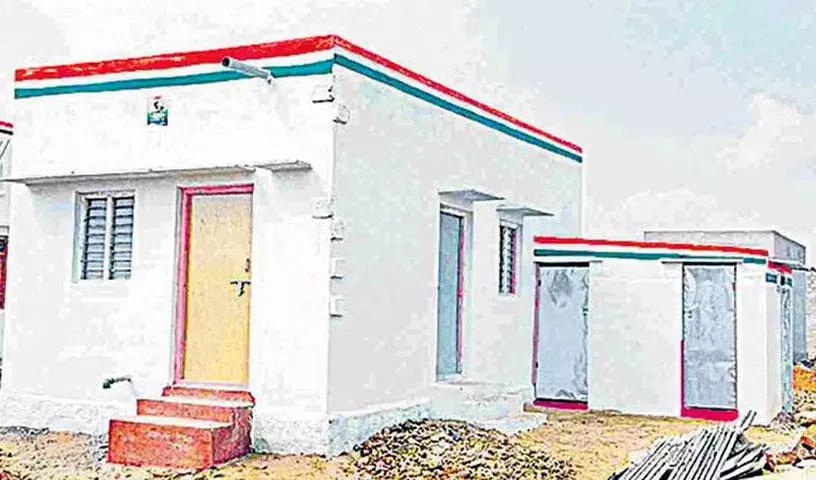 Asifabad इंदिराम्मा आवास परियोजना वन अधिकारियों द्वारा रोक लगाने के बाद तनाव व्याप्त Asifabad इंदिराम्मा आवास परियोजना वन अधिकारियों द्वारा रोक लगाने के बाद तनाव व्याप्त