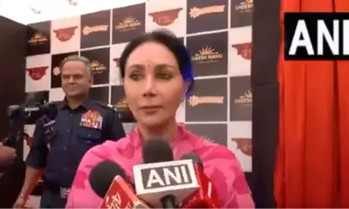 उपमुख्यमंत्री दिया कुमारी ने महाराजा भवानि सिंह की वैक्स प्रतिमा का अनावरण किया उपमुख्यमंत्री दिया कुमारी ने महाराजा भवानि सिंह की वैक्स प्रतिमा का अनावरण किया