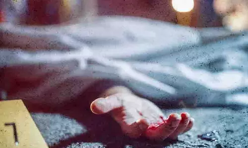 Ulwe में एक परिवार के बेहोश पाए जाने पर 1 की मौत, 4 अस्पताल में भर्ती Ulwe में एक परिवार के बेहोश पाए जाने पर 1 की मौत, 4 अस्पताल में भर्ती