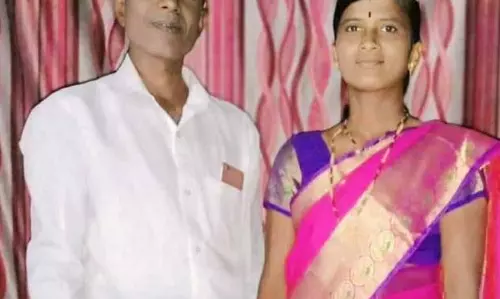 Padwa के दिन बकरी के बच्चे को बचाते समय बिजली का झटका लगने से दंपत्ति की मौत Padwa के दिन बकरी के बच्चे को बचाते समय बिजली का झटका लगने से दंपत्ति की मौत