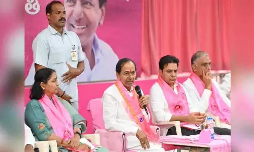 हमें जुबली हिल्स में भारी बहुमत के लिए कड़ी मेहनत करनी चाहिए: KCR