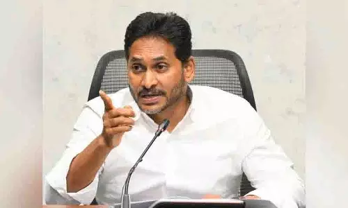 Jagan ने हैदराबाद के उत्थान का श्रेय चुराने के लिए नायडू की आलोचना की